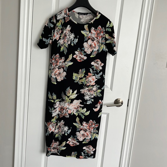Boohoo Black with Floral Maternity Dress Size 12 - Picture 1 of 3